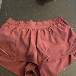 Lululemon hotty hot 2.5 inch shorts